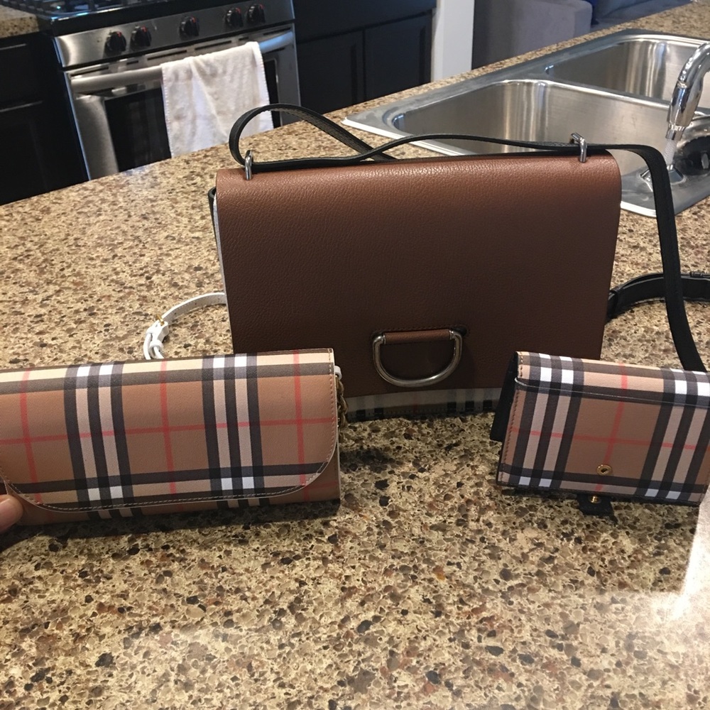 “SOLD “NWT Burberry Medium D Ring Crossbody Bag - Picture 7 of 8